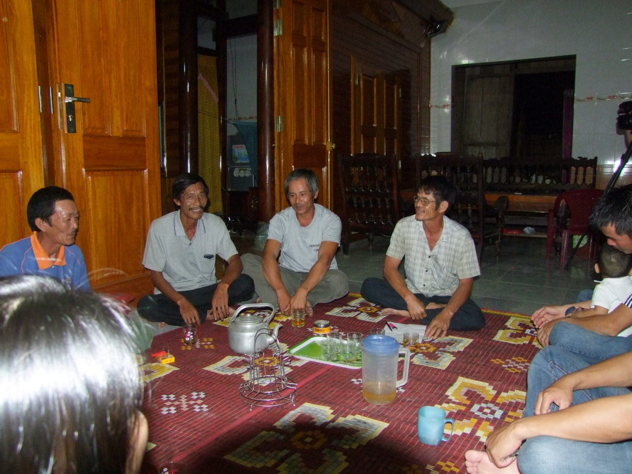 Một buổi sinh hoạt tổ liên gia tự quản tại xã Hương Hóa.