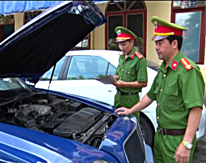 Trung tá Cao Mạnh Hùng, Phó đội trưởng, Phòng PC46 trực tiếp đấu tranh làm rõ vụ việc xe ô tô nhập lậu có giá trị lớn.