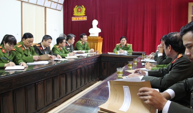 Đồng chí Đại tá Trần Minh Thùy - Phó Giám đốc CA tỉnh kiểm tra công tác CA 2016 tại CA huyện