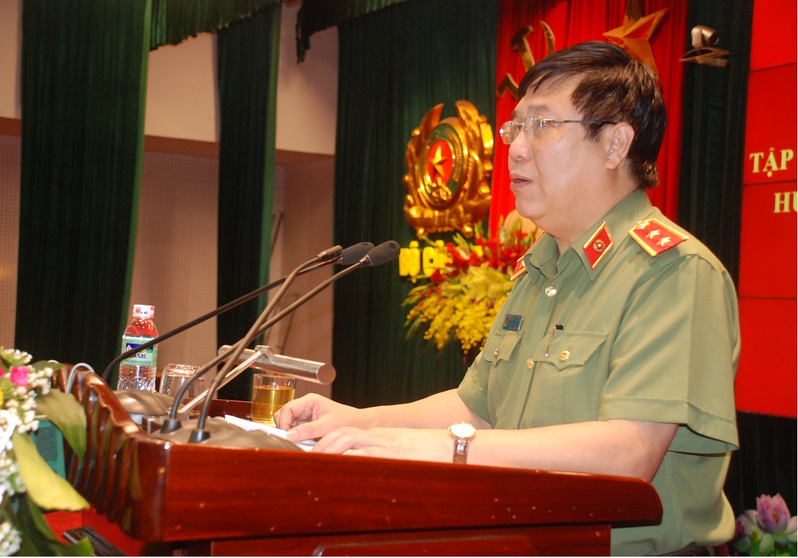 Trung tướng Nguyễn Ngọc Anh phát biểu khai mạc Hội nghị tập huấn chuyên sâu Luật ban hành văn bản quy phạm pháp luật năm 2015.