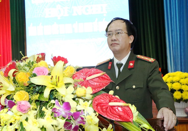 Đại tá Lê Văn Sao - Giám đốc Công an Hà Tĩnh phát biểu khai mạc hội nghị. 